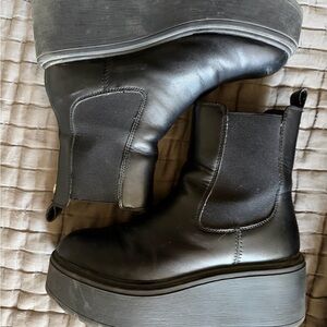 Steve Madden jitter Chelsea  boots
